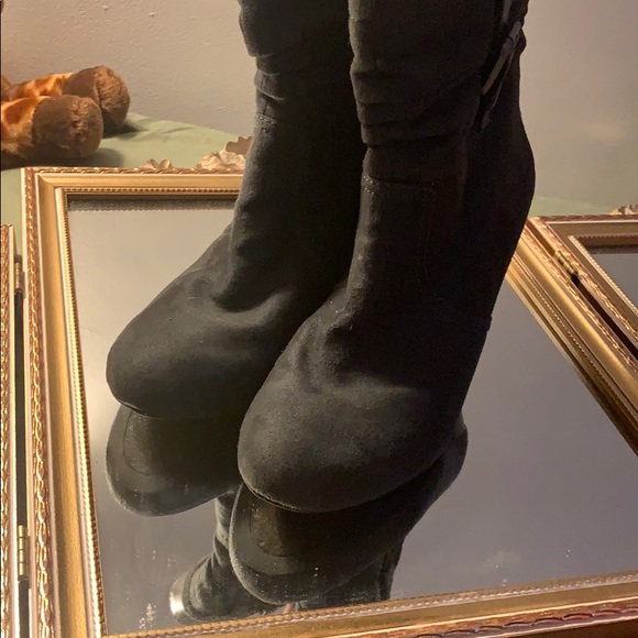 Laura Ashley Boots. - Picture 2 of 4